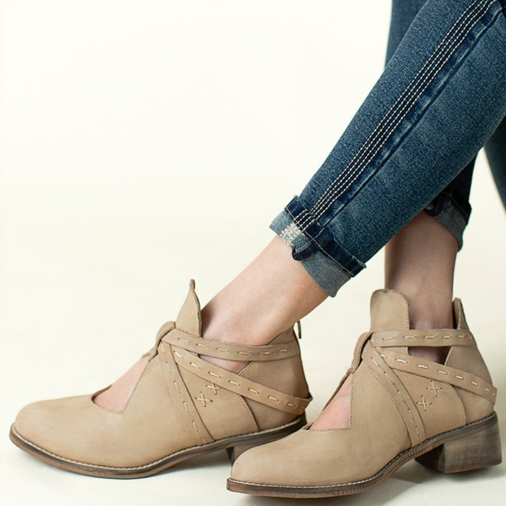 Joyfolie Oriana Leather Ankle Booties in Bone